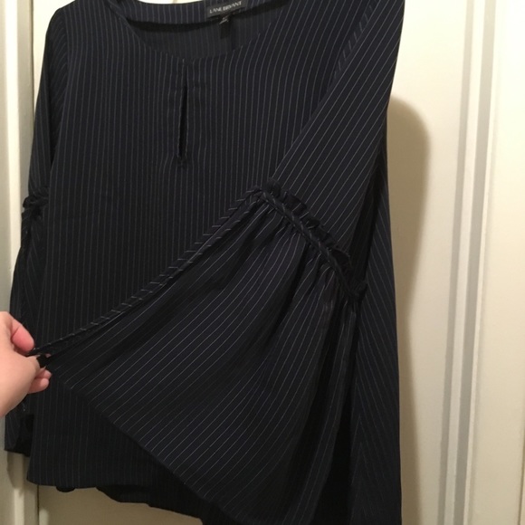 18/20 LN navy blue and white thin striped blouse - Picture 5 of 5